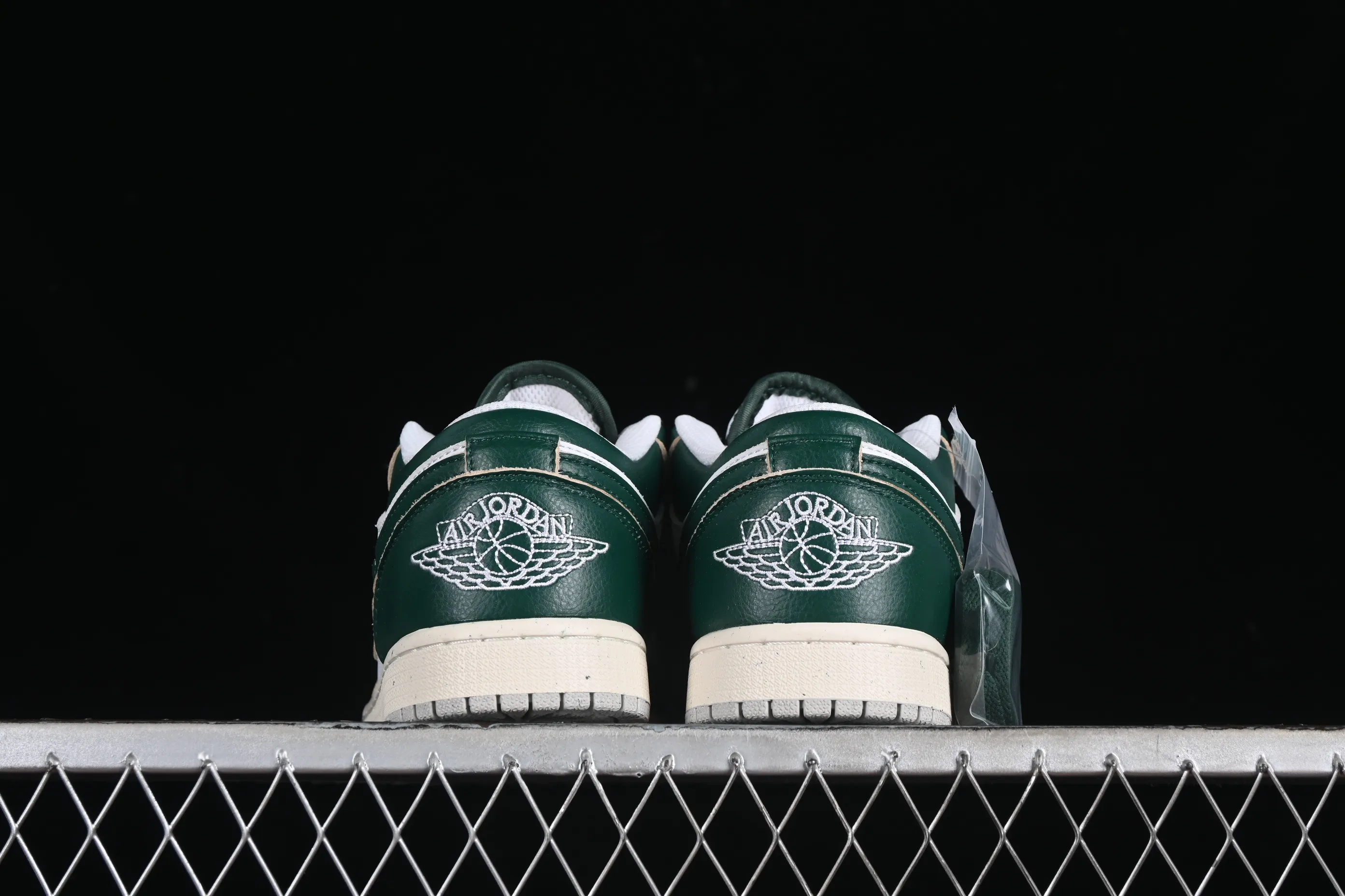 All categories Air Jordan Jordan series basketball shoes Air Jordan 1 Low Z version Air Jordan 1 Low AJ1 Joe 1 white and green low-top cultural casual sneakers FQ7687-300